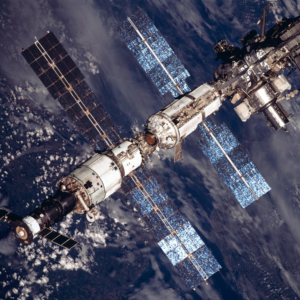 Международная космическая станция Август 2001