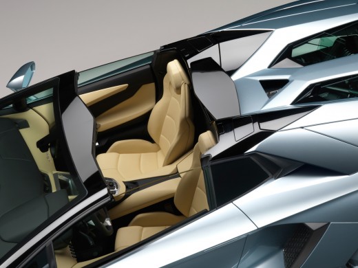 Lamborghini представила Aventador LP 700-4 Roadster