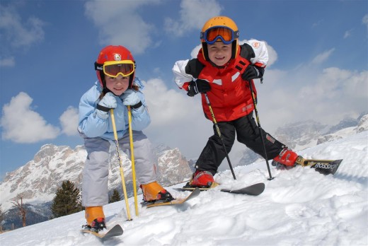 Катание на лыжах, как развлечение для детей