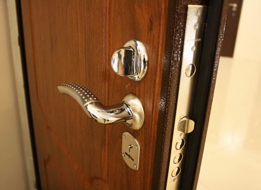 Почему для замены металлических дверей необходимы профессионалы?