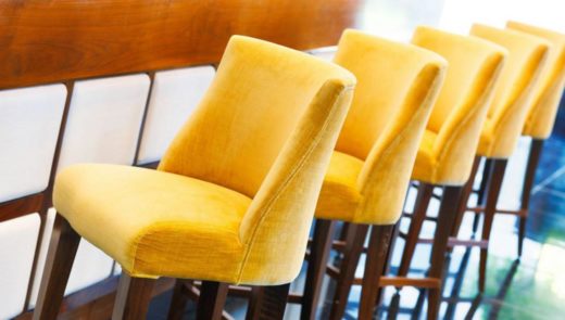 Что учесть, покупая барные стулья для ресторана?