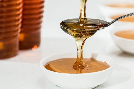 Укрепление волос медом: пять рецептов масок с продуктами пчеловодства