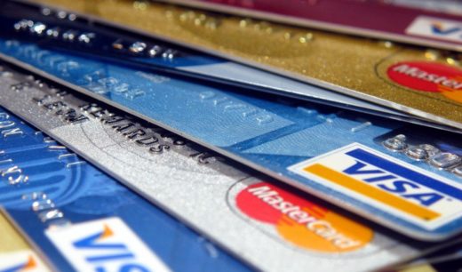 Как выбрать дебетовую или кредитную карту