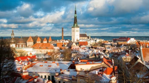 Эстония приостановила выдачу туристических виз для россиян