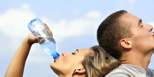 В Минздраве Украины советуют в жару больше пить воды и даже не думать об алкоголе