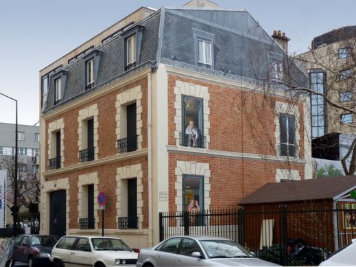 Француз находит скучные дома и превращает их в шедевры