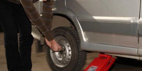 Механизм для подъема и фиксации грузов