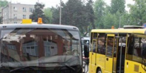 Временно отложен запрет Правительства РФ на перевозку детей устаревшими автобусами