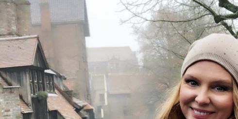 Варвара подготовилась к встрече Нового года в древней Фландрии