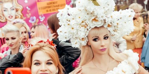 Русская Барби организовала парад блондинок