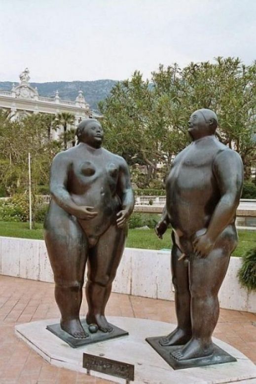 Странные статуи