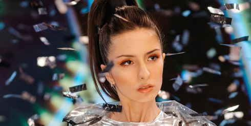 Певица Дэя представила новый сингл «Время»