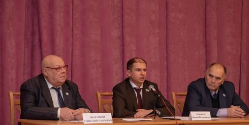 На вопросы жителей поселка Понтонный ответил Михаил Романов