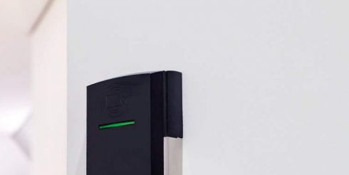 Модернизированные электронные замки для гостиничных дверей: выбор устройств с установкой