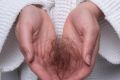Выпадение волос — одно из наиболее частых последствий COVID-19. Как вам их сохранить?