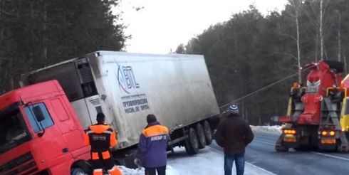 Эвакуация грузовиков в зимних условиях: особенности и советы