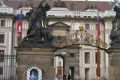 Тысячи туристов стремятся увидеть обычно закрытые залы Пражского Града