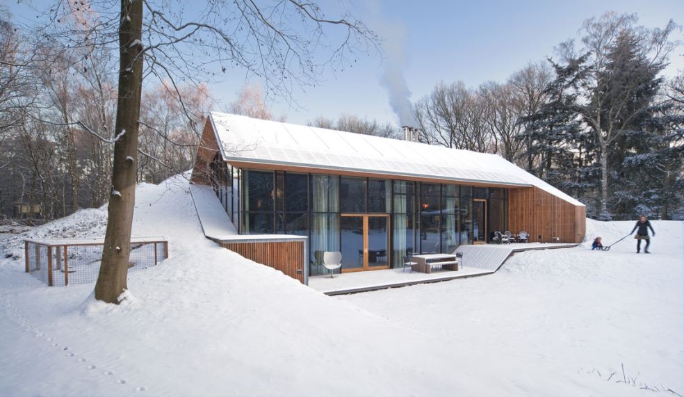 Голландские архитекторы возвели дом на снежном холме