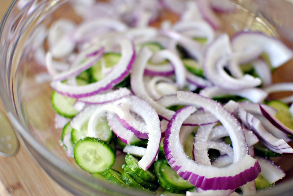 Салат из огурцов в сметанном соусе фото-рецепт