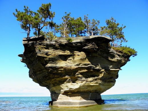 Природное чудо – скалы Хоупвелл в заливе Фанди